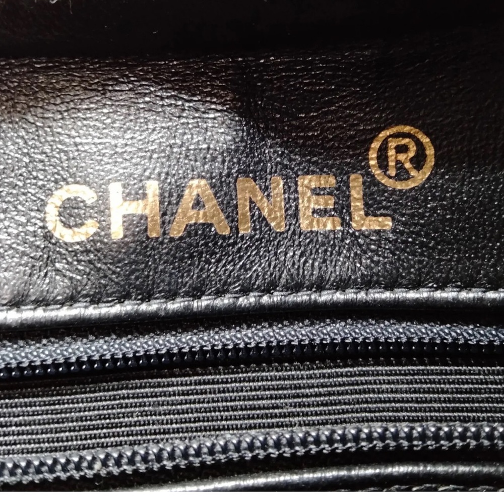 CHANEL Black and White Quilted Logo Shoulder Bag - Picture 9 of 10